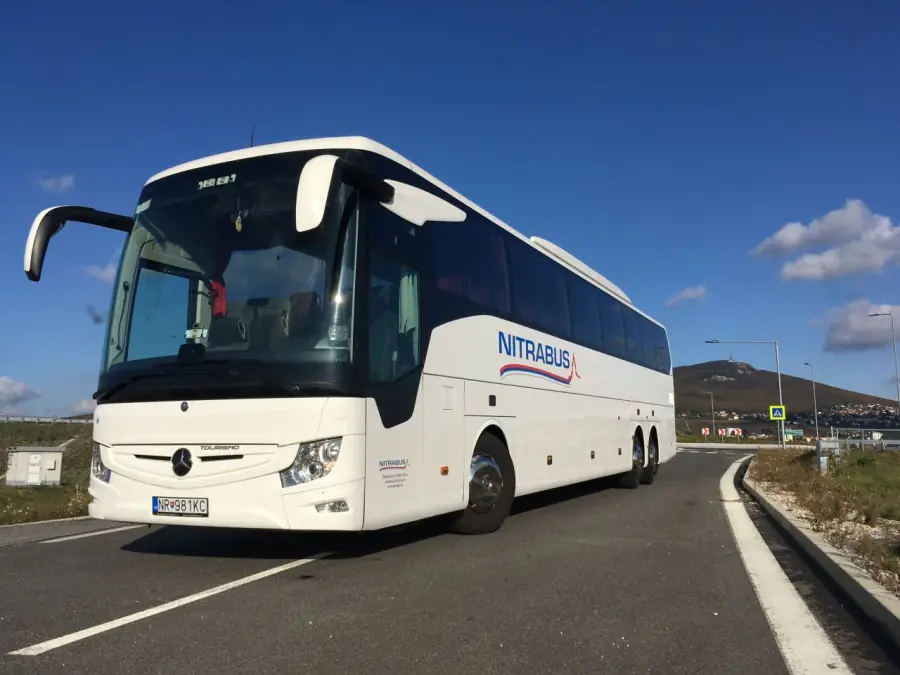 Zájazdový autobus Mercedes-Benz Tourismo NITRABUS na ceste